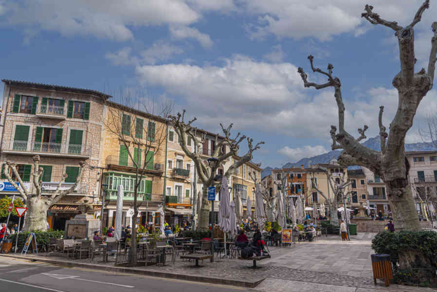 Mallorca - Sóller 01 - plaza de La Constitució.jpg